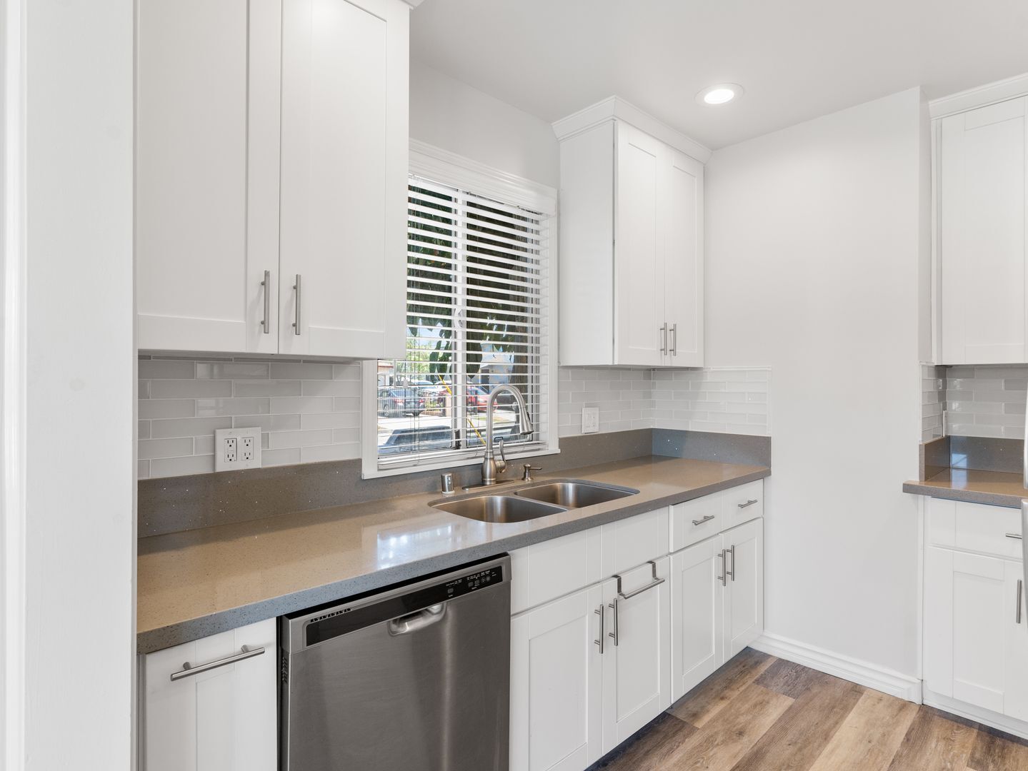 Building Photo - 1340 W Parade St