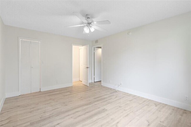 Building Photo - 610 Gardens Dr