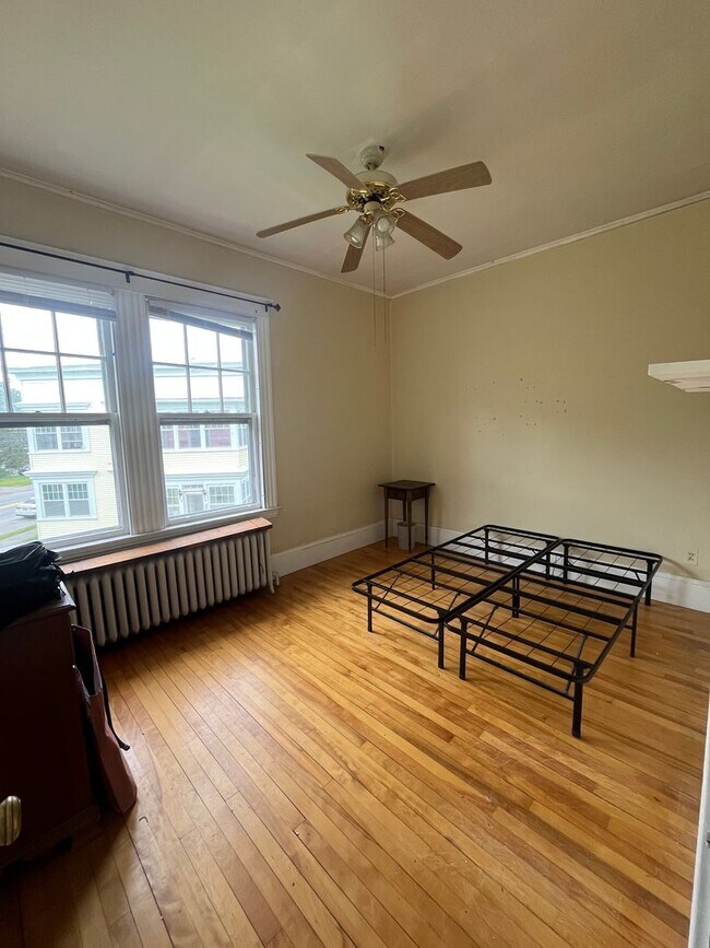 Building Photo - 200 Sabattus St