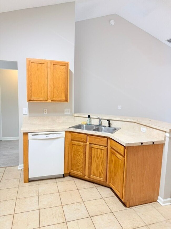 Building Photo - 25 Ryarbor Dr