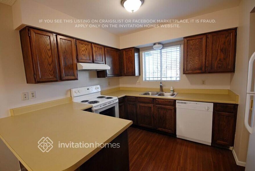 Building Photo - 757 S Vineyard