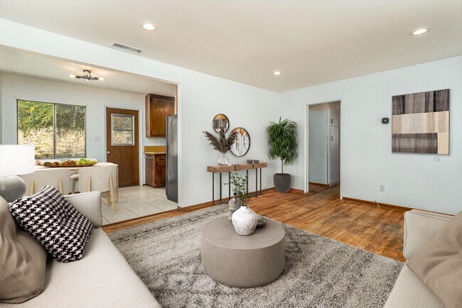 Building Photo - 6352 Clyde Ave