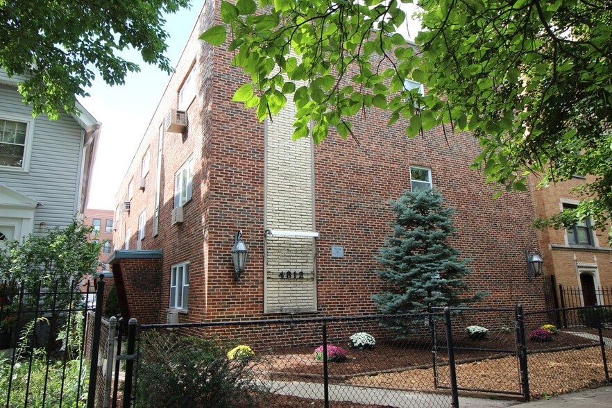 Building Photo - 4812 N Hermitage Ave