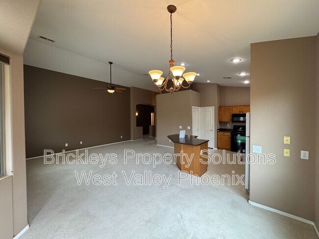 Building Photo - 18151 N Fiesta Dr