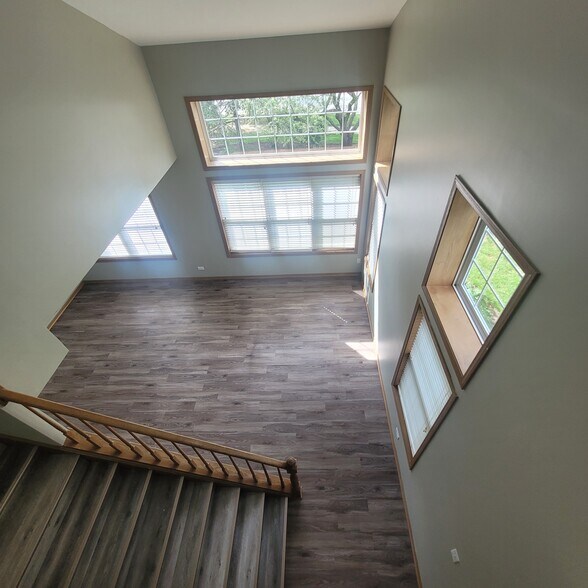 Building Photo - 156 Castlewood Ct
