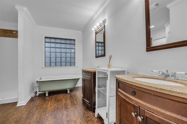 Building Photo - 701 Ravensworth Dr