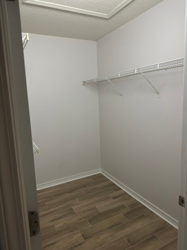 Building Photo - 7970 Stonebrook Dr
