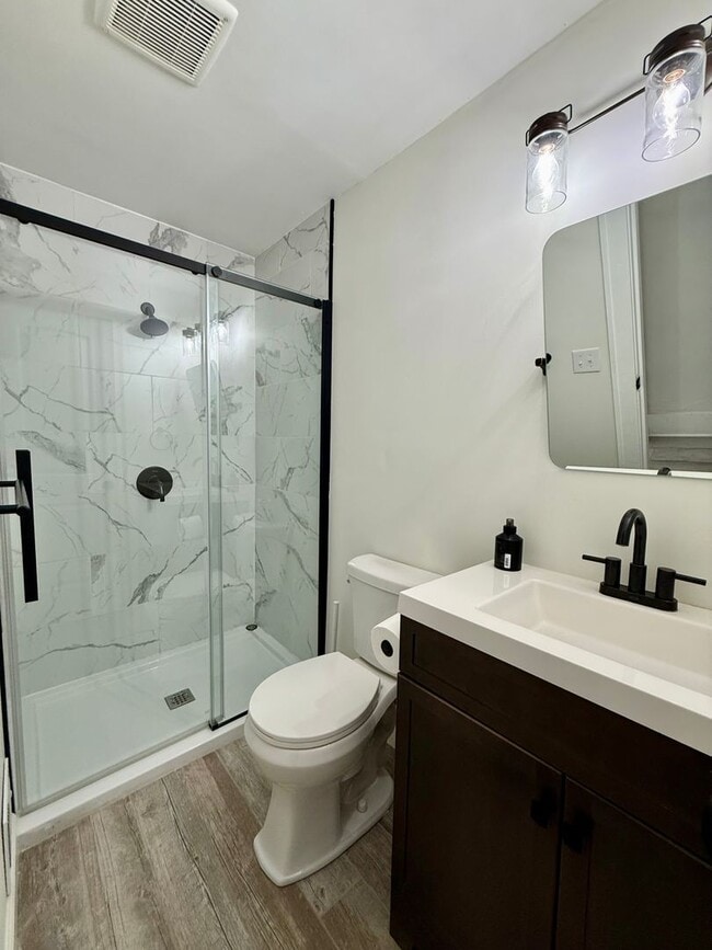 Building Photo - Three Bedroom Home in Kalamazoo