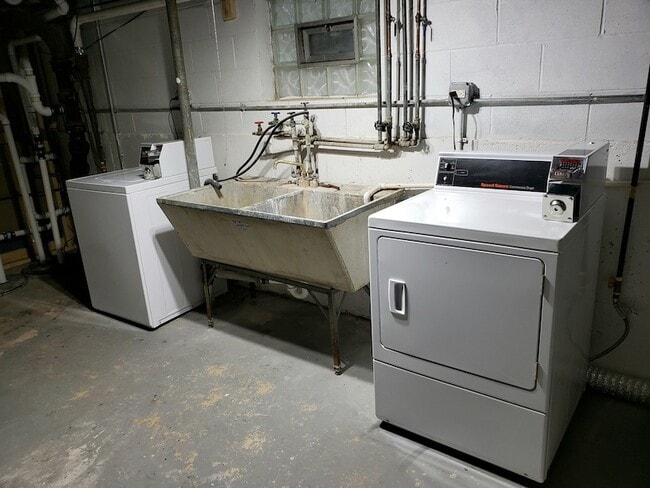 Building Photo - 368 Luella Ave