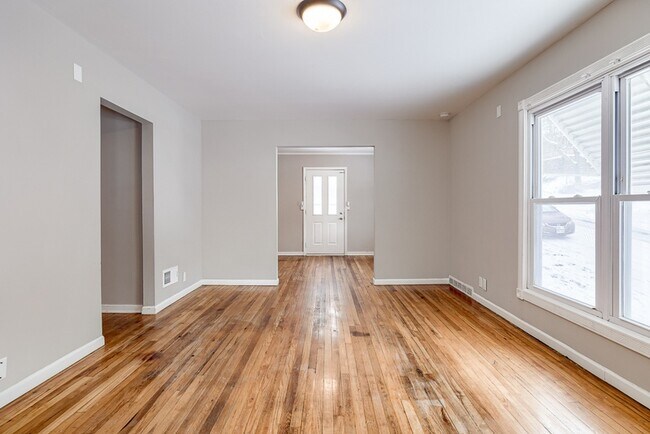 Building Photo - 6905 N 33rd St