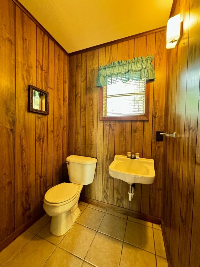 Building Photo - 3 Bed, 1.5 Bath Home in Ruston