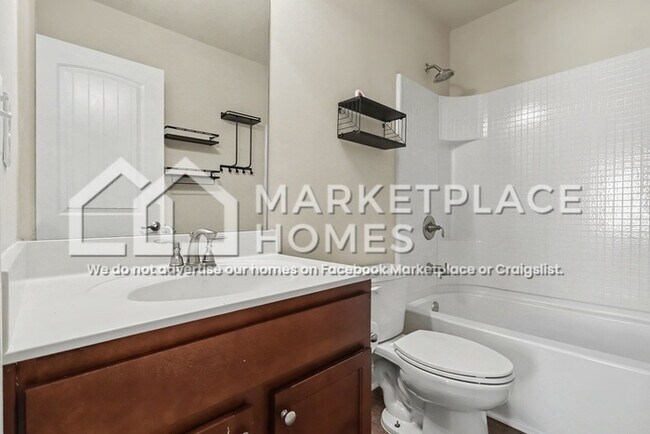 Building Photo - 6121 Hickory Ln Dr