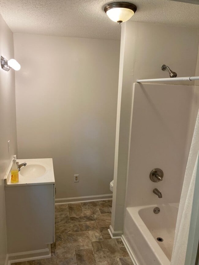 Building Photo - 224 Couper St NE