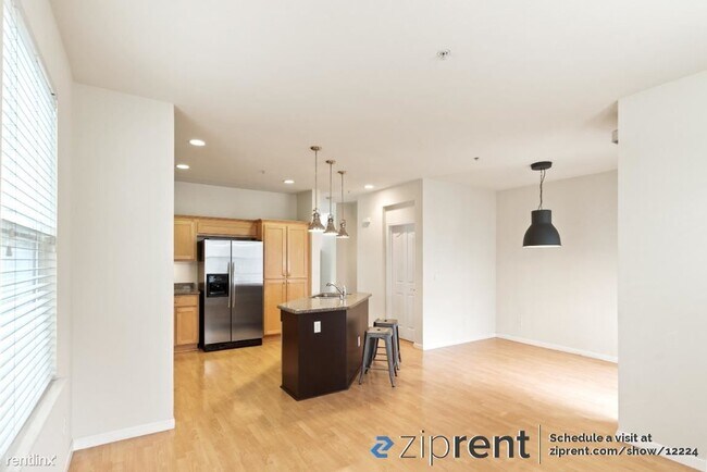 Building Photo - 3 br, 3.5 bath Townhome - 765 N 7th St, Sa...