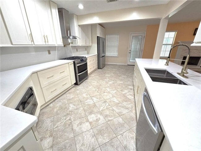 Building Photo - 4060 Crescent Walk Ln NE