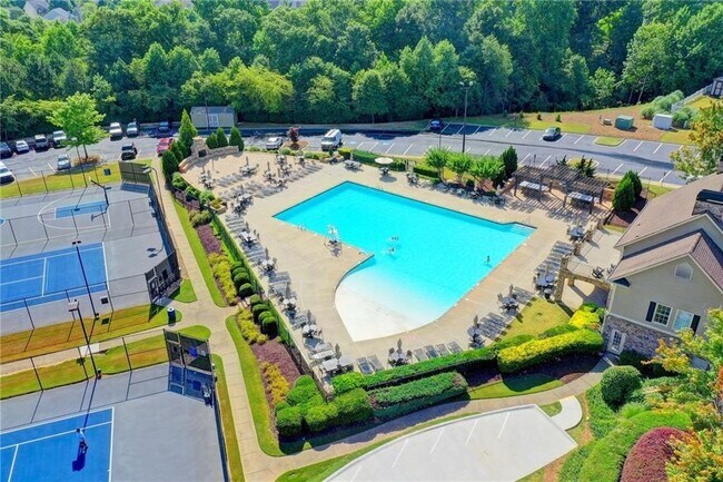 Building Photo - 7040 Silk Tree Pointe