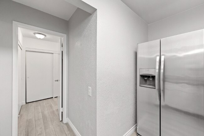 Building Photo - 7932 Mission Center Ct