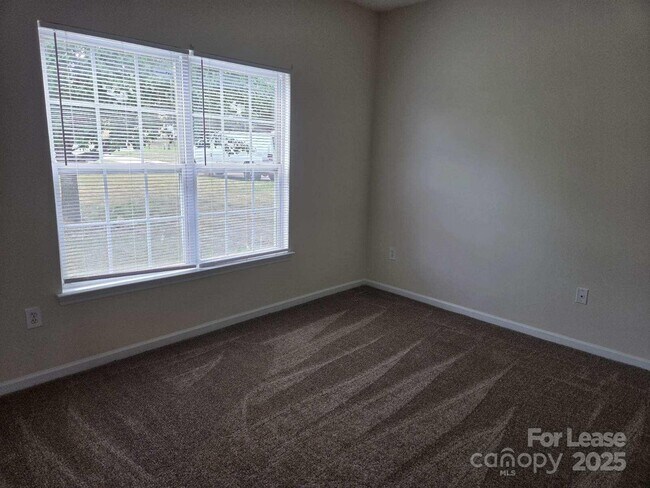Building Photo - 924 Harbour View Cove NE