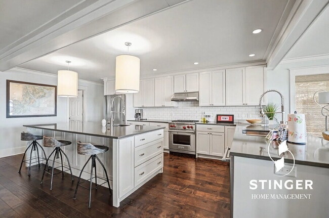 Building Photo - 73 Sunset Blvd