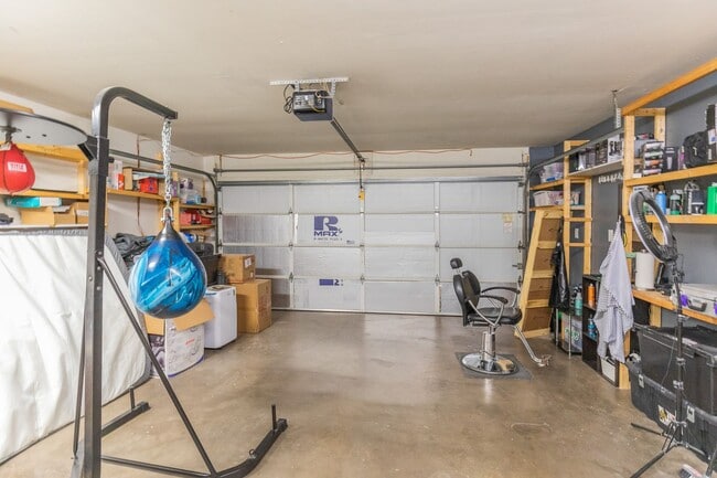 Building Photo - Beautiful 3 Bed 2 Bath - Gorgeous Views & Fenced in Backyard!