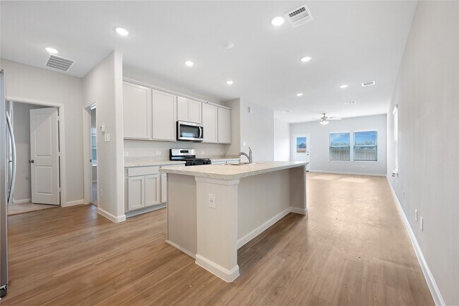 Building Photo - 16632 Aurora St