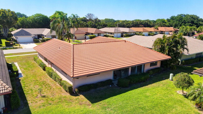Building Photo - 10452 Greentrail Dr S
