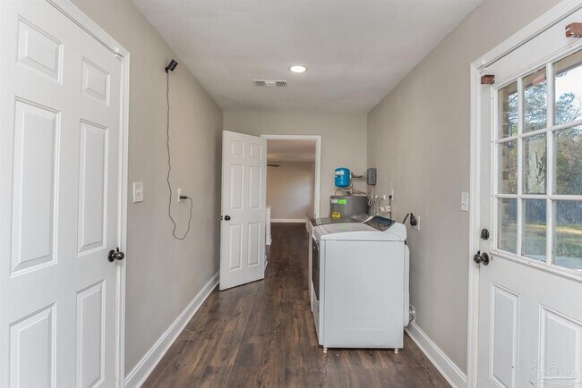 Building Photo - 8238 Li Fair Dr