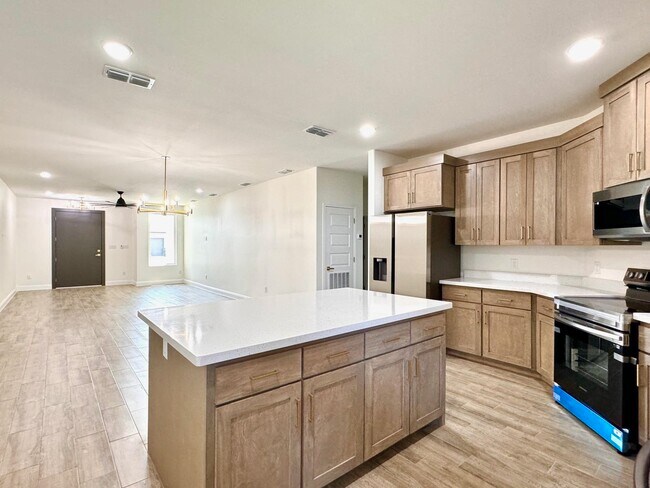 Building Photo - 1405 Eagles Ln