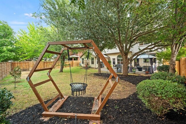 Building Photo - 13720 Shadowlawn Trace