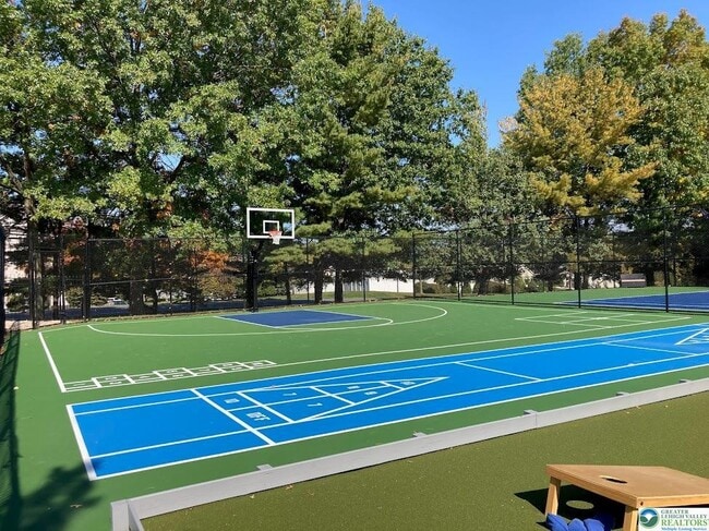 Building Photo - 1963 Delancey St