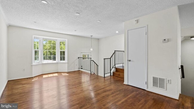 Building Photo - This stunning 3-bedroom, 2-bathroom interior townhome is sure to impress.