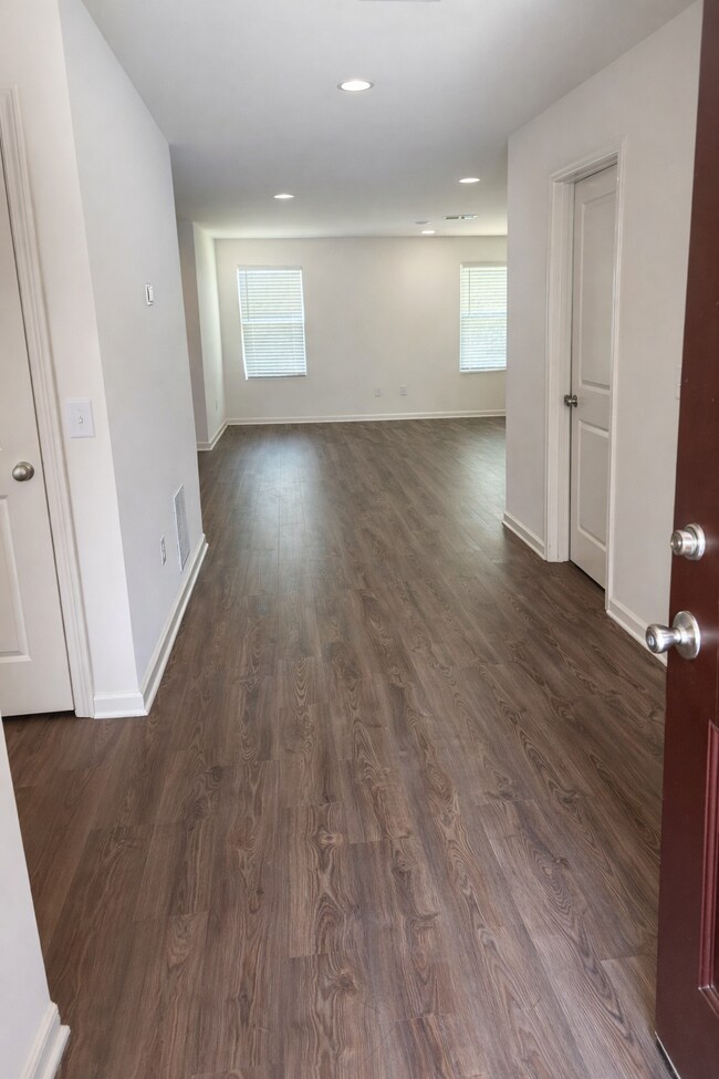 Building Photo - 516 Liberty Hall Dr