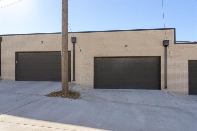 Building Photo - 827 NW 8th St