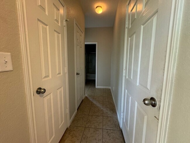Building Photo - Super Nice! Featuring 4 bedroom/ 3 bath