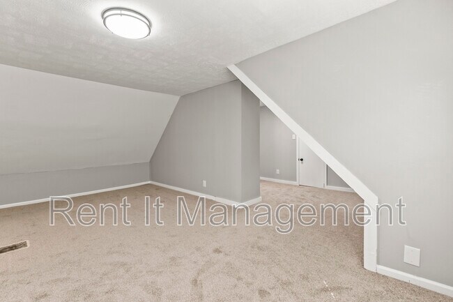 Building Photo - 3042 Cottage Grove Ave