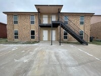 Building Photo - 1603 Benttree Dr
