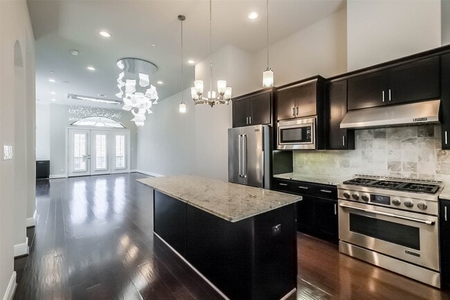 Building Photo - 4015 Lillian St