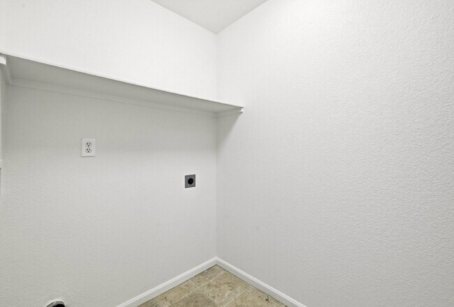Building Photo - $2,195.95- 3 Bed, 2.5 Bath Home in Co. Springs with Central AC and 2 Car Garage!