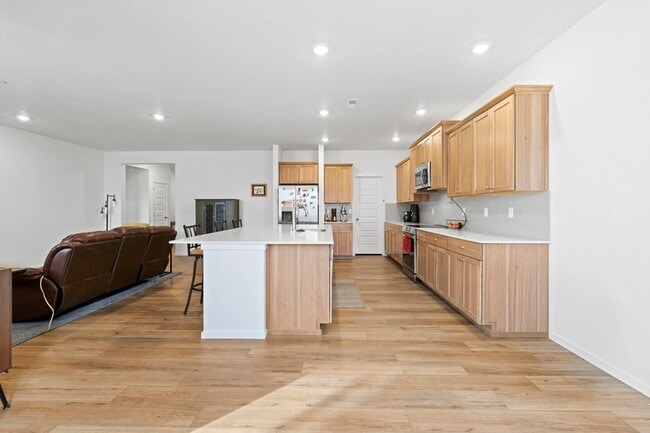 Building Photo - 10813 N Beaverhead Rd