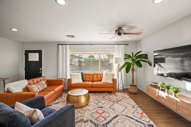 Building Photo - 3207 N 69th Pl