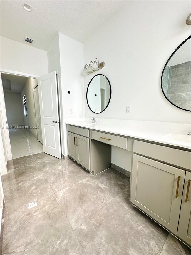 Building Photo - 1831 SW 145th Ave