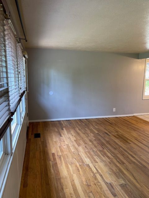 Building Photo - 116 W 250 S
