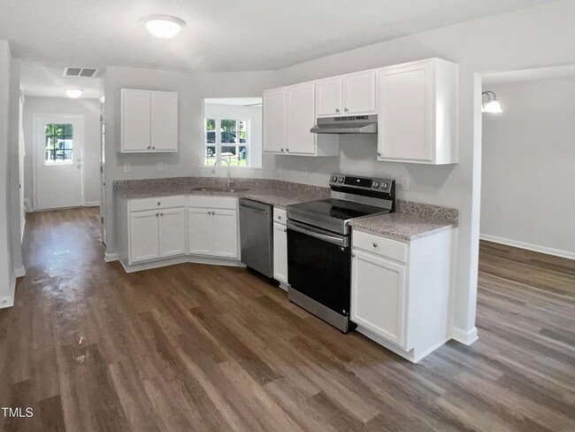 Building Photo - Updated 3BR Home with Garage, Pet Friendly!