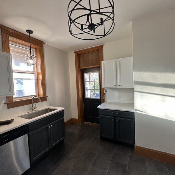 Building Photo - 336 S 16th St