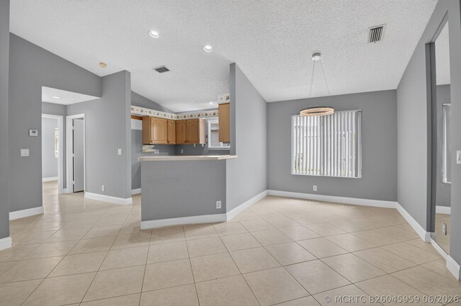 Building Photo - 9220A Vineland Ct