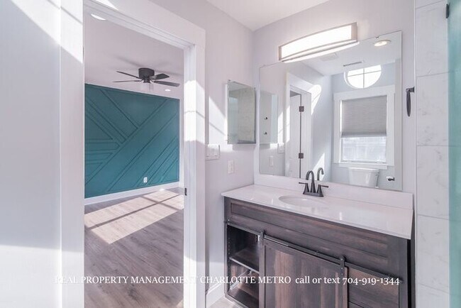 Building Photo - 3BR Townhome - Lake Living in Vineyard Point with Boat Slip Access Near Lake Norman