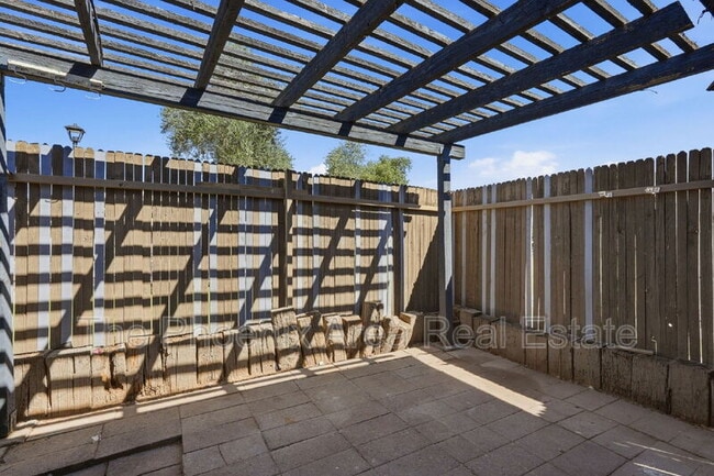 Building Photo - 286 W Palomino Dr