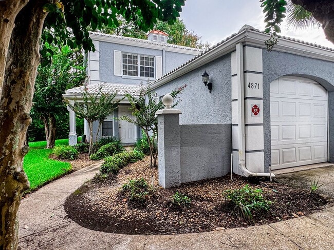 Primary Photo - Beautiful 2/2 Townhouse with one car garag...