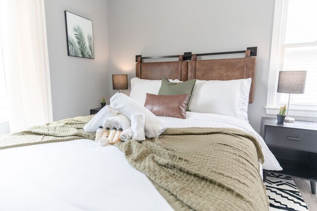 Building Photo - [STR] Fairgrounds Flat Located across Fairgrounds - Fully Furnished 2-Bedroom Home Near Downtown ...