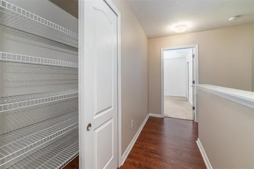 Building Photo - Beautiful 2 Bedroom 2.5 Bath Townhome loca...